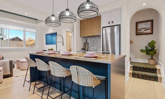 Ottawa Division House | Charming Hideaway: Discover Comfort