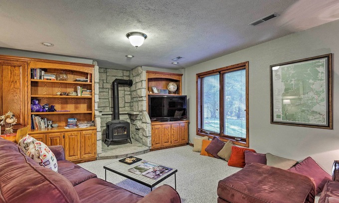 Manhattan Apartment | Charming Hideaway w/Patio: 3 Mi to Kansas State!