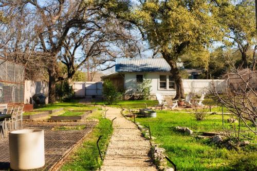 South Lamar House | Charming & Historic 2-BR Home on an Eco Farm