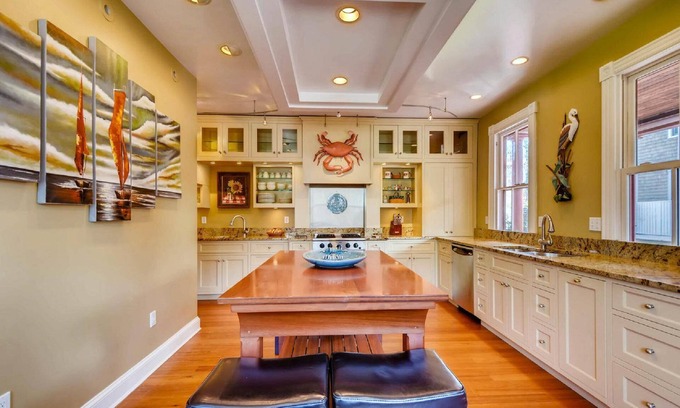 Historic District House | Charming Historic Annapolis Home With Two Off-street Parking Places!