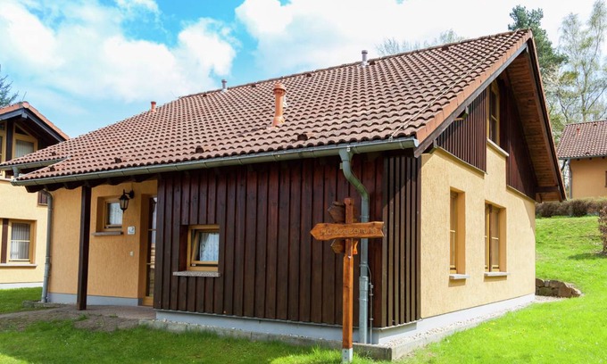 Neuscheidenbach House | Charming Holiday Home in Schirgiswalde with Terrace