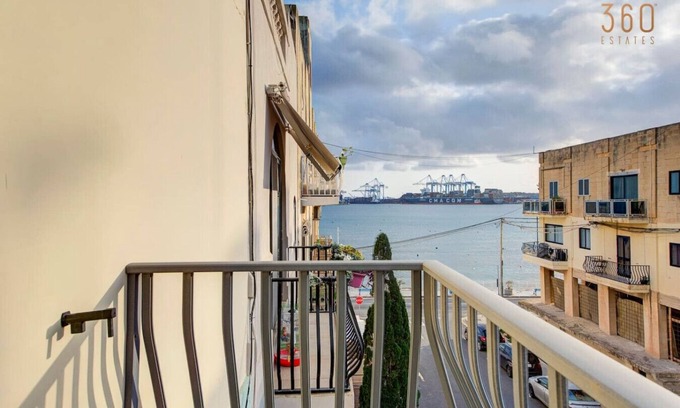 Il-Qajjenza Apartment | Charming home Apt with private balcony in B'Bugia
