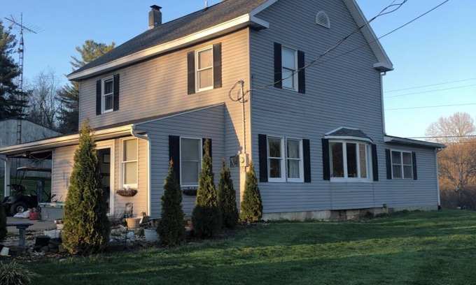 Logan House | Charming home in prime location. Close to caves/state park/lake/shopping…