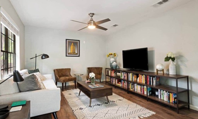 South Manchaca Apartment | Charming Home in South Austin with 2 Bedrooms