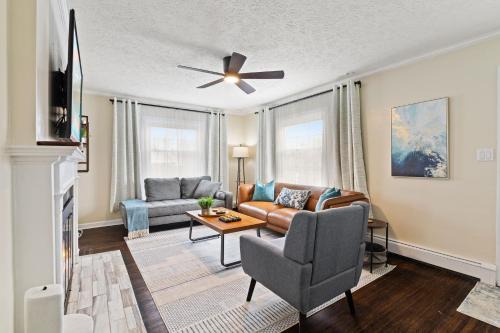 Speedway House | Charming Home in Speedway