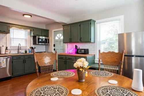 Schnitzelburg House | Charming home near Churchill Ds and Expo Center