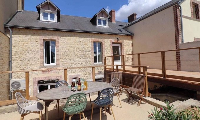 Le Mele-sur-Sarthe Cottage | Charming house for 8, close to leisure activities