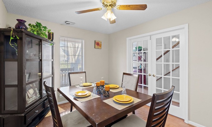 Charlotte House | Charming house 5 minutes away from Carowinds AMSPARK & 20 minutes to downtown