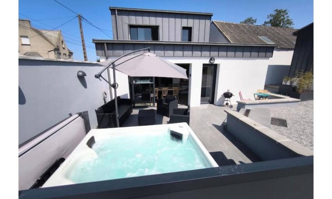 Cleder House | Charming house close to the sea with jacuzzi