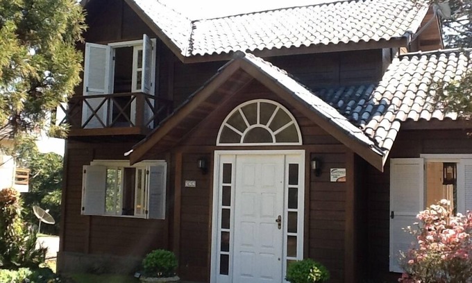 Floresta House | Charming house, cozy, family, children, WIFI, PETs, condominium, central.