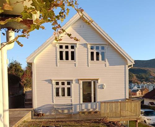 Ulstein Municipality House | Charming house in Ulsteinvik with free parking