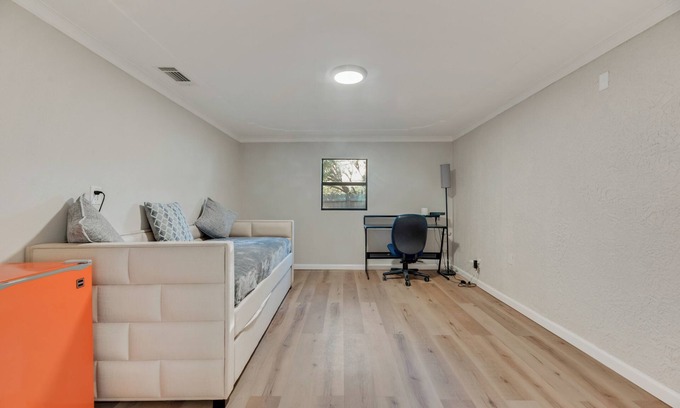 Denton House | Charming house in welcoming Denton with. EV charger