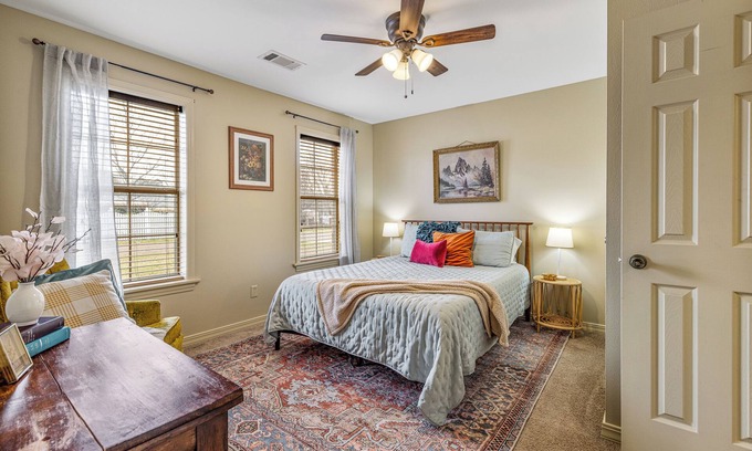 Claiborne House | Charming house minutes from everything in Monroe/West Monroe! 5-Star hosts!