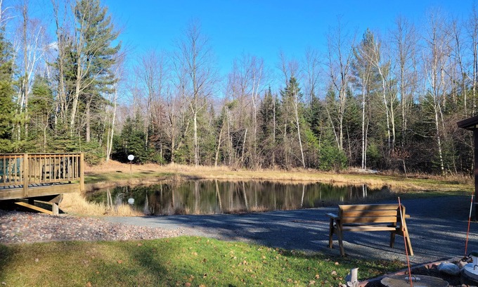 Medford House | Charming house on wooded acreage 1/4 mi from Sackett Lk in Medford with WiFi, AC