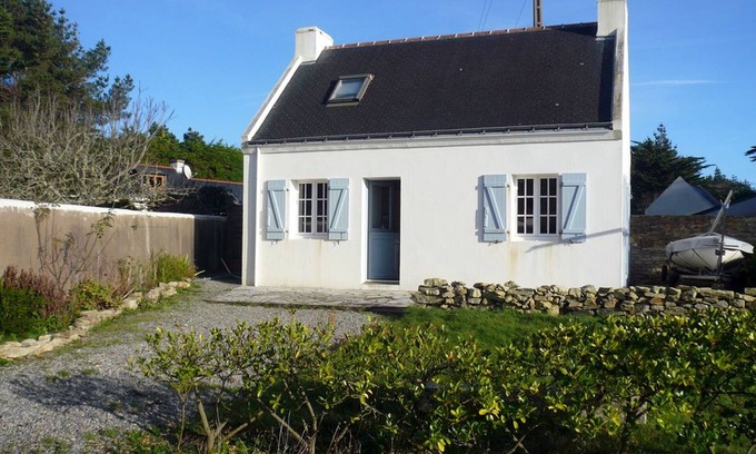 Bangor House | Charming House with Garden, Near Shops and Donnant Beach