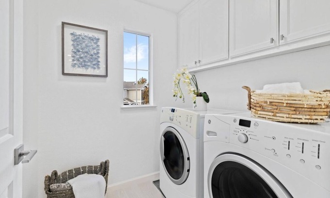 East Palo Alto House | Charming house with WiFi, fitness room, AC in perfect Palo Alto