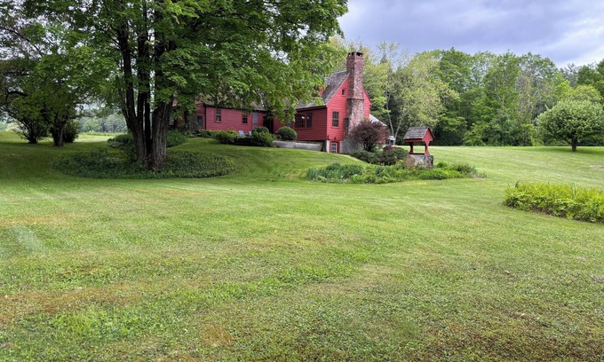 Egremont House | Charming idyllic farmhouse minutes to Great Barrington MA and Salisbury CT