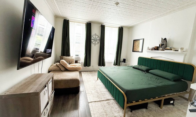 Troy Apartment | Charming king size bed, 2 multi use rooms apartment in Troy , WiFi. Laundry.