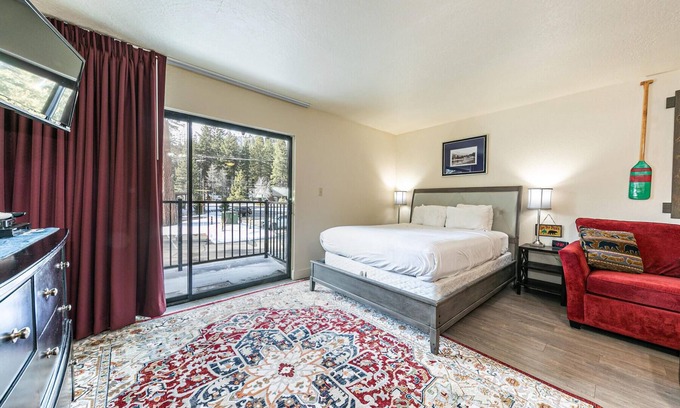 Truckee Condo | Charming King Studio Deluxe #233 at Donner Lake Village