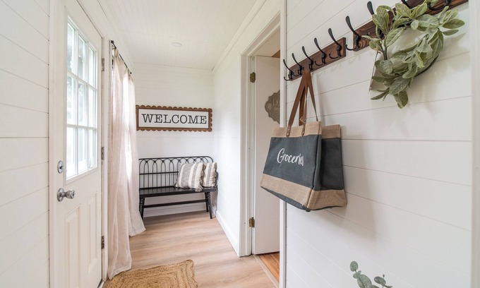 Jamestown Cottage | Charming Lake Cottage + Private Dock!