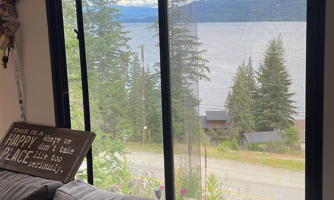 Scotch Creek House | Charming, Lakeside 5th Wheel Trailer over looking the Beautiful Shuswap Lake