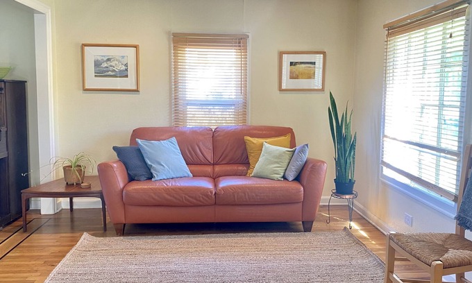 Southeast Eugene House | Charming, light-filled SE Eugene 2-story house