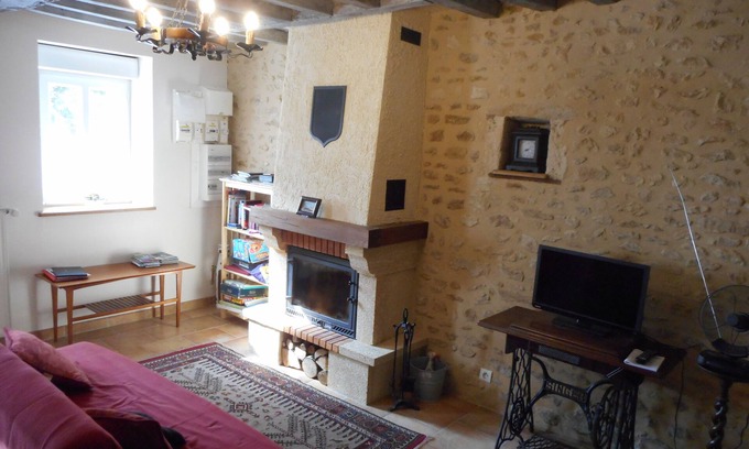 Bures Cottage | Charming longere gite, fully equipped, 2 en suite bedrooms + heated pool WiFi