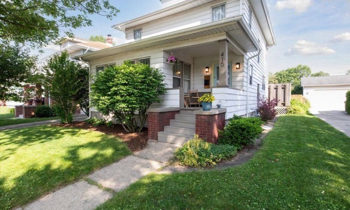 Mishawaka House | Charming Mishawaka Gem