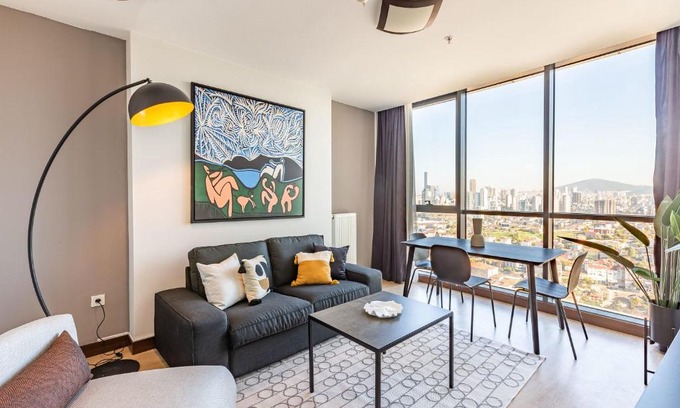 Atasehir Apartment | Charming Modern Flat with Captivating City View in Atasehir