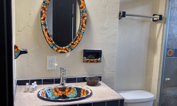 La Paz Cabin | Charming lodge with AC and WiFi in soothing San Pedro Tlaquepaque.
