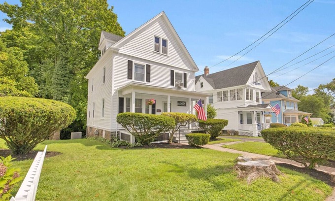 West Hartford House | Charming New England Home in West Hartford Center