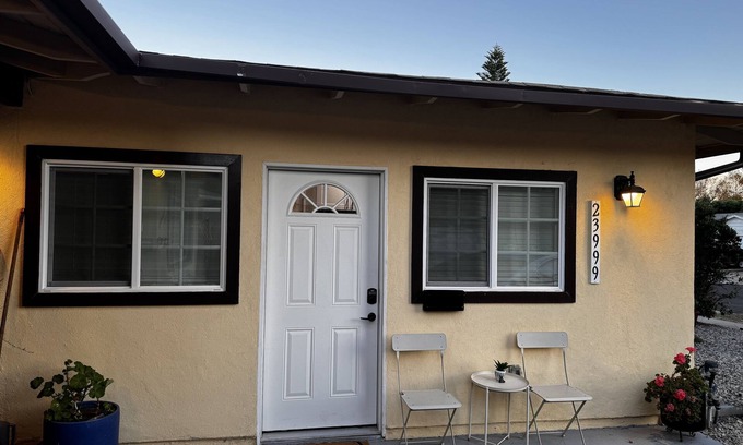 West Hills Apartment | Charming Newly Renovated Modern Studio w/Private Entrance and Prime Location