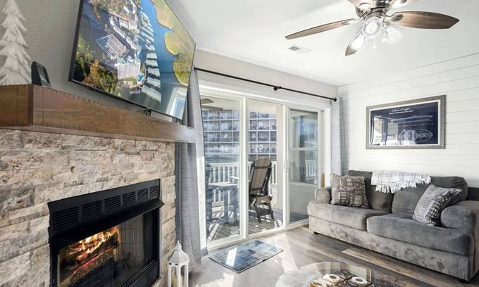 Osage Beach Condo | Charming, Newly Updated 2-bedroom condo with AC, WiFi in delightful Osage Beach