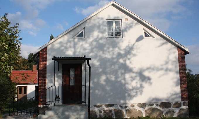 Loderup House | Charming old brick cottage in Summer paradise Osterlen
