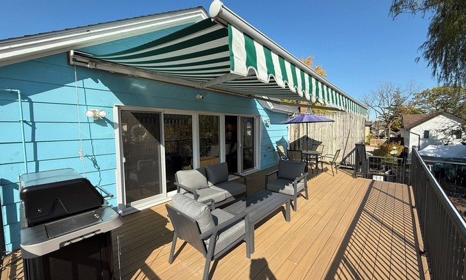 Grand Bend Apartment | Charming one-bedroom Ausable View apartment centrally located in Grand Bend.