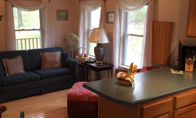Peaks Island Cottage | Charming Peaks Island Cottage
