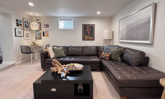 Fort Totten Bed & Breakfast | Charming Petworth Retreat - near metro, free parking included
