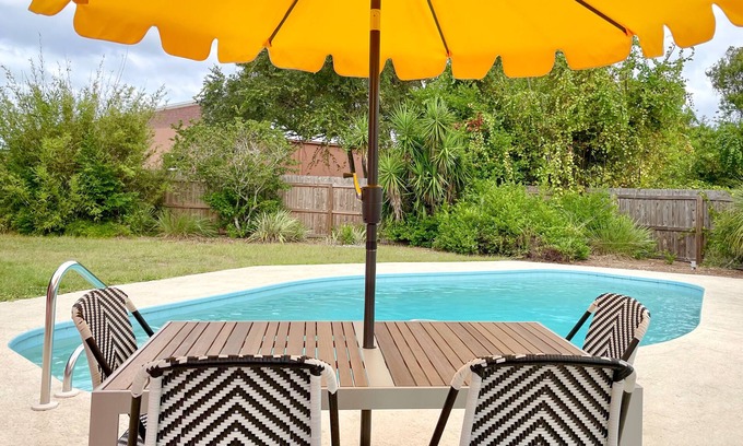 Largo House | Charming Pool Home - Mins Drive to Beach