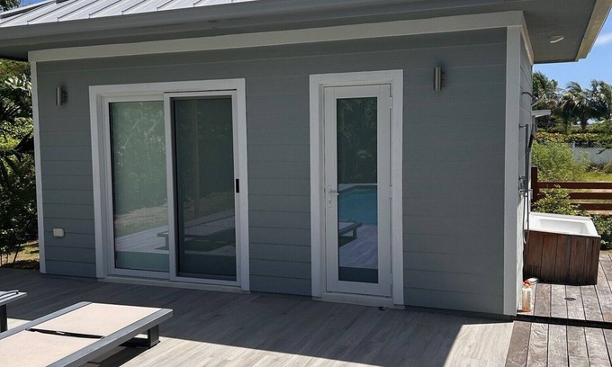 Seven Mile Beach House | Charming pool house with AC and WiFi in West Bay.