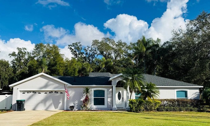Edgewood House | Charming pool house with 3-bedrooms with WiFi, AC in delightful Orlando location