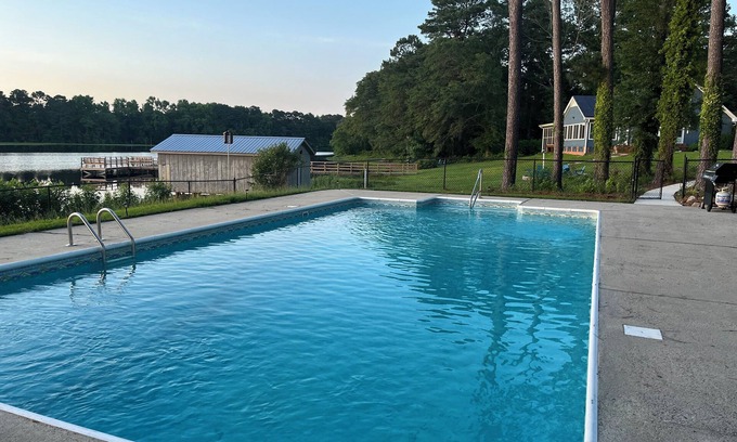 Benson House | Charming private 4-bedroom house with lake, ingroundpool,dock in Delightful Dunn