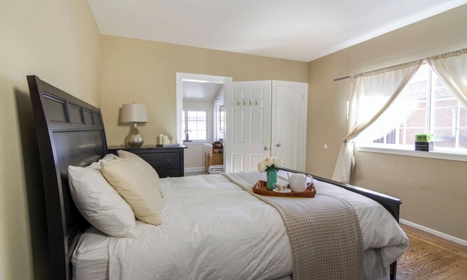 East Palo Alto House | Charming private room, private bath in delightful East Palo Alto