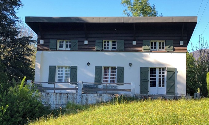 Campan Ski Chalet | CHARMING PYRENEES MOUNTAINS CHALET.