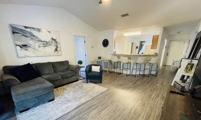 Watertown House | Charming & Quaint Family Home in a quiet Cul De Sac