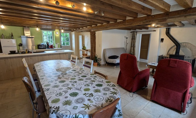 Freville-du-Gatinais Cottage | Charming Renovated Farmhouse: Tranquil Getaway near Forest with Modern Amenities