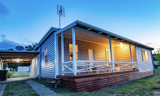 Murrurundi Cottage | Charming Renovated 3 Bedroom Murrurundi Cottage Circa 1910 With Mountain Views!