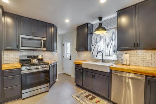Fry's Spring House | Charming Retreat in Charlottesville with Deck!