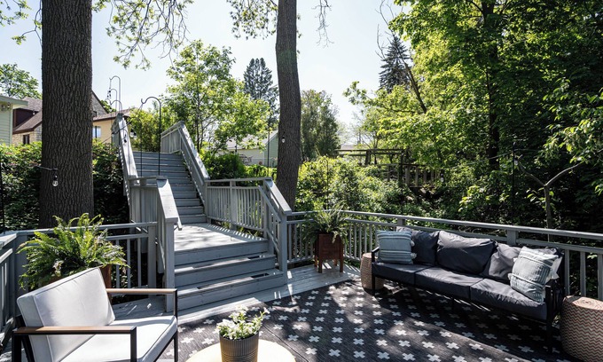 Milwaukee House | Charming Riverfront Home l 4 BR l King Beds I Free Parking I Outdoor Haven