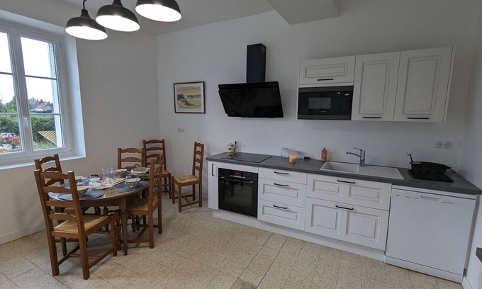 Sigloy Cottage | Charming Riverside Gîte: Family-friendly, Horse-friendly, Perfect for Cyclists