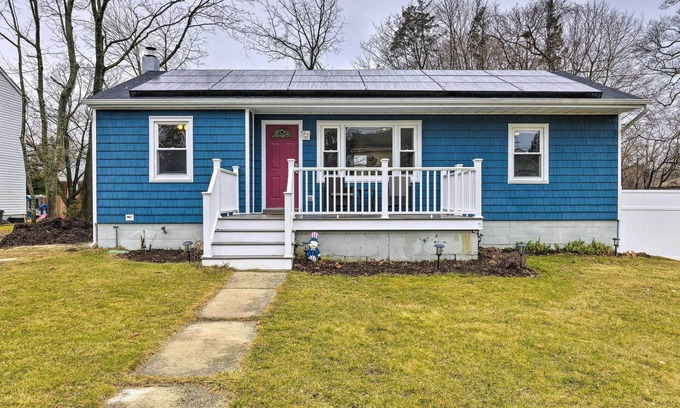 Rocky Point House | Charming Rocky Point Home ~ 1 Mi to Beach!